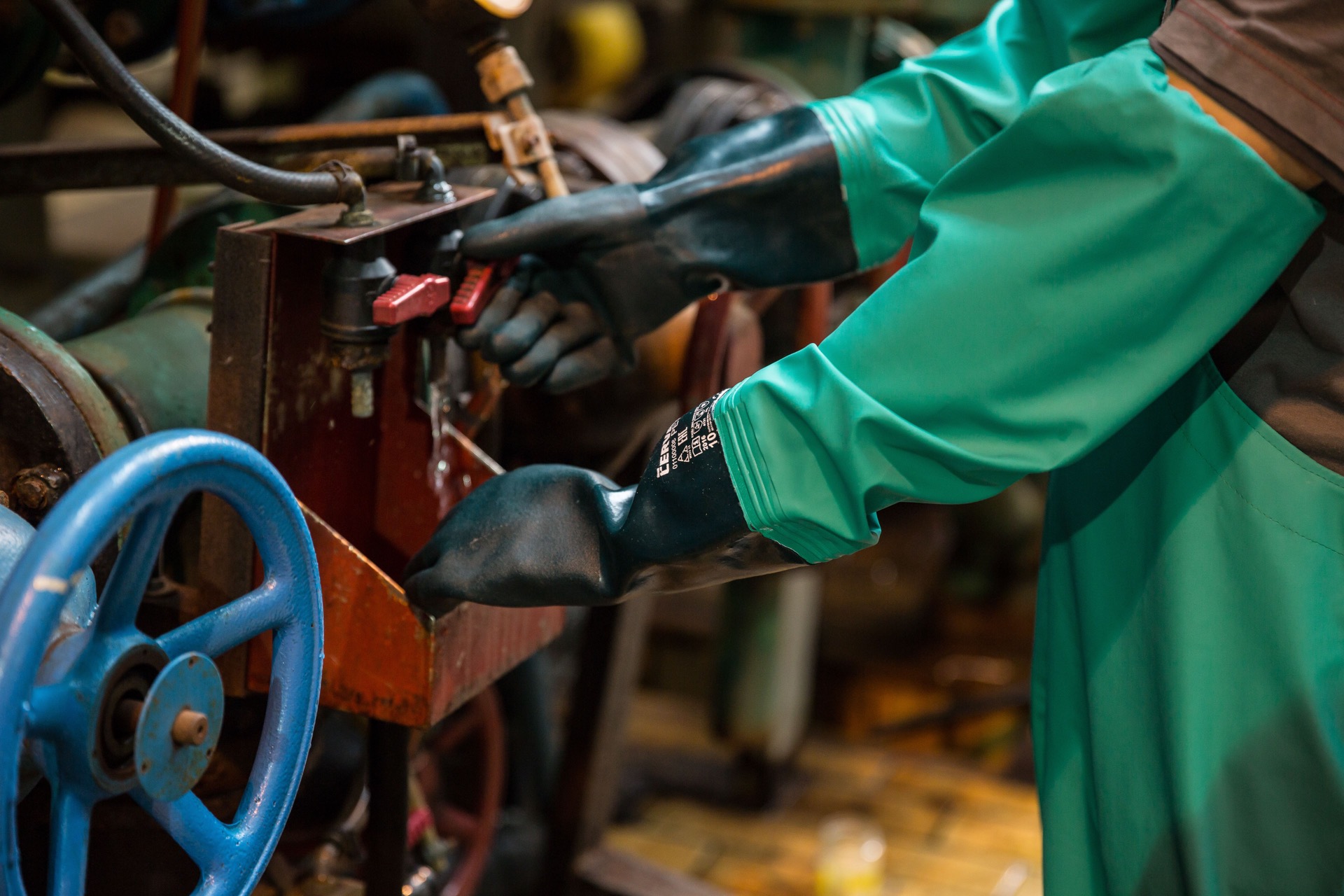 Industrial work gloves
